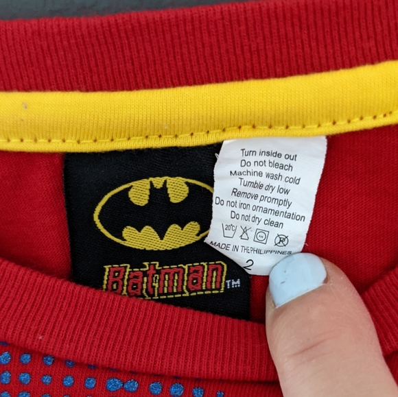 Batman red short sleeved t-shirt - Picture 2 of 2